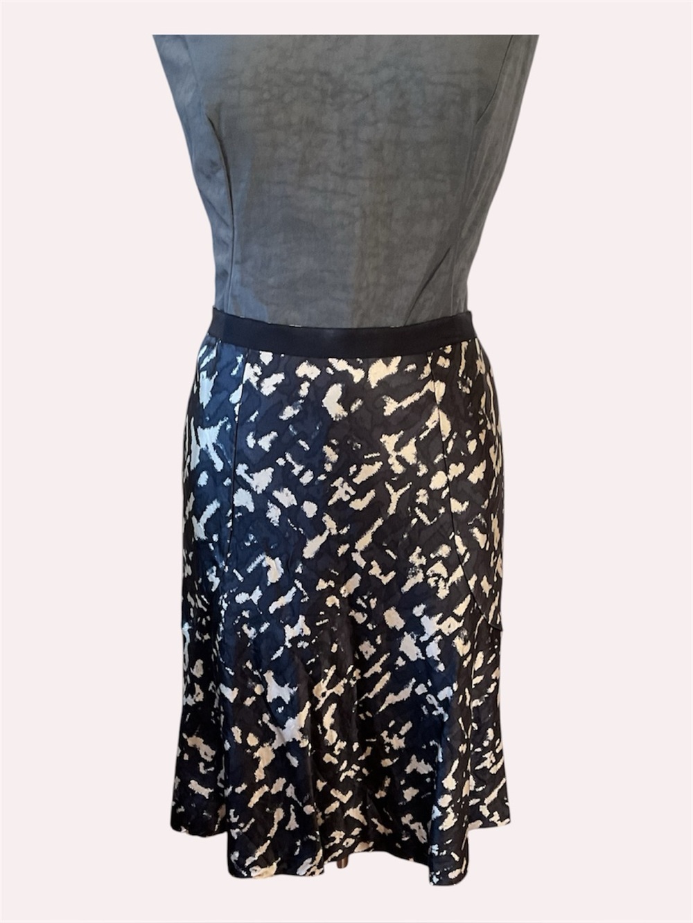Ann Taylor Black and White Abstract A-Line Skirt, 100% Silk, Size 8.